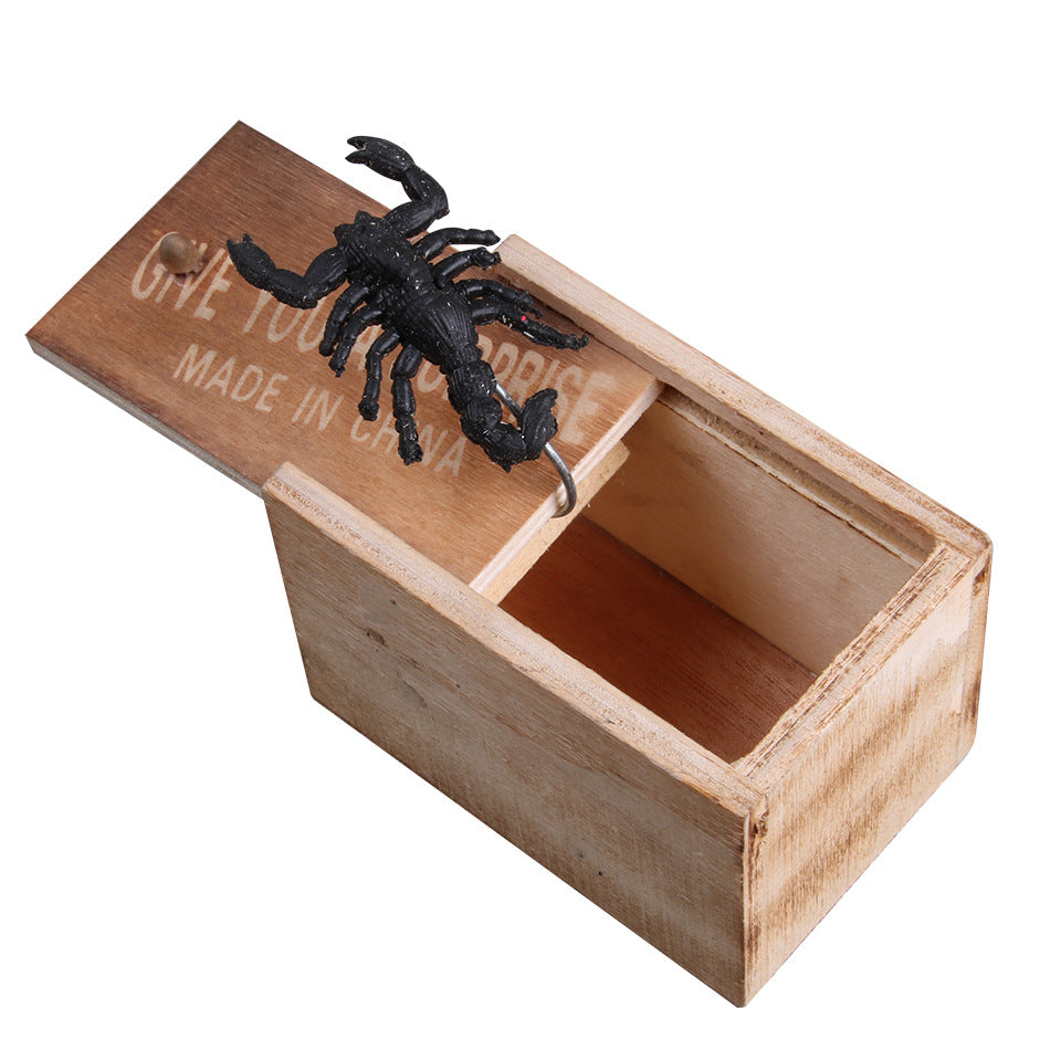 Surprise critter prank box