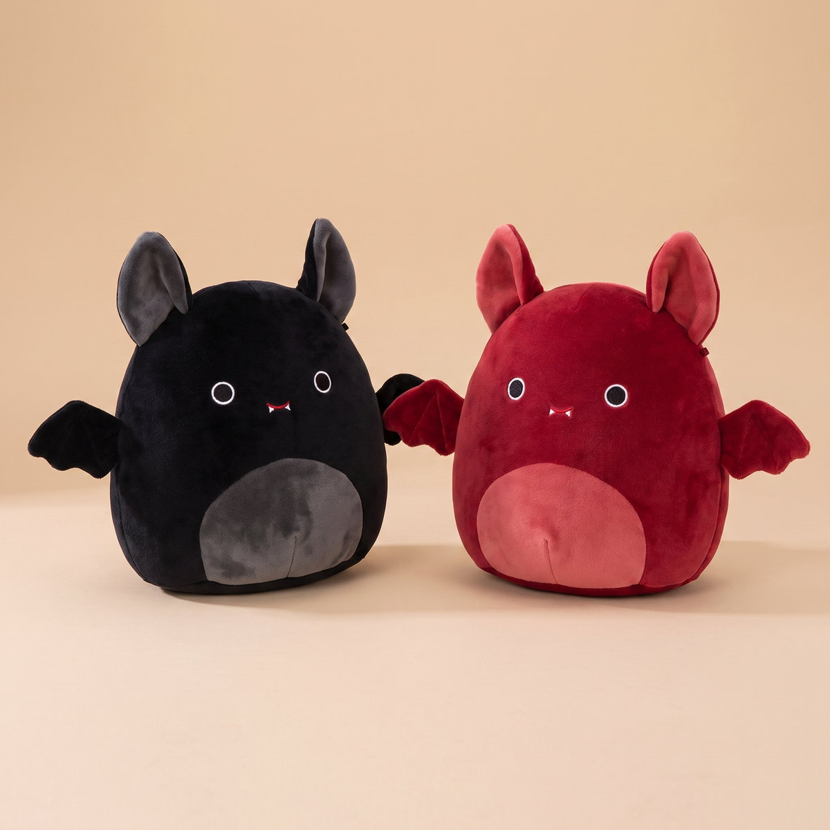 Soft cartoon bat plush toys in black and red